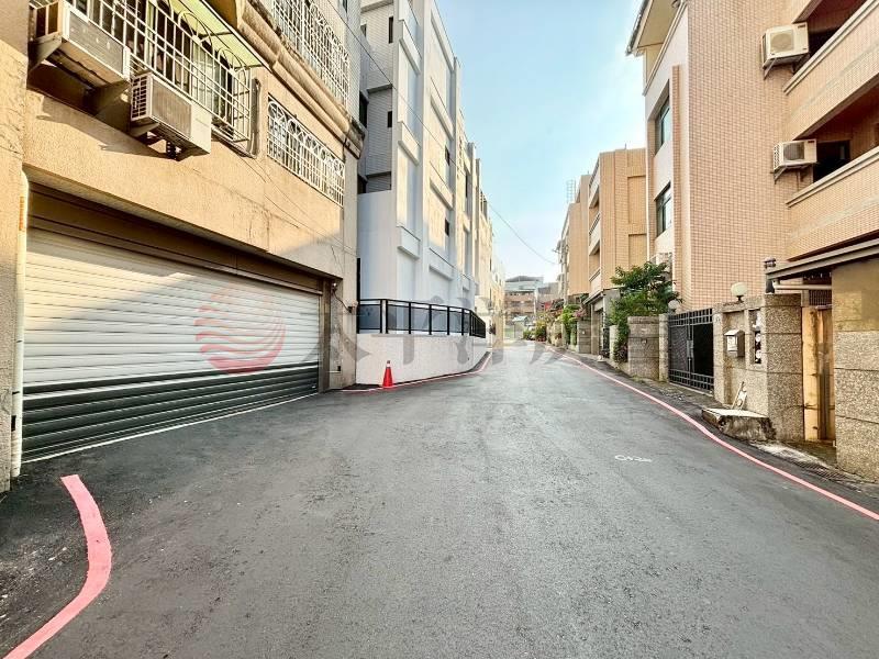南投市全新4套房雙車透墅房屋室內格局與周邊環境