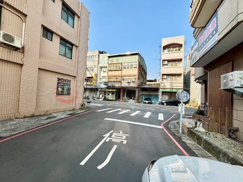 南投市全新4套房雙車透墅房屋室內格局與周邊環境
