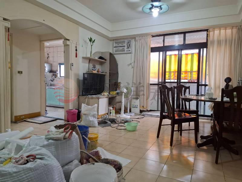 法院商圈臨路5樓房屋室內格局與周邊環境