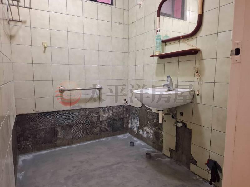 法院商圈臨路5樓房屋室內格局與周邊環境