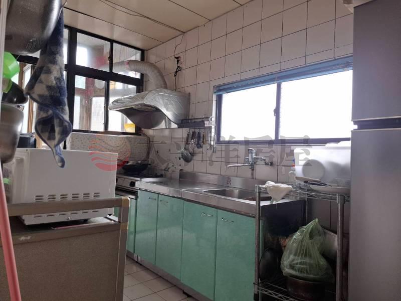 法院商圈臨路5樓房屋室內格局與周邊環境