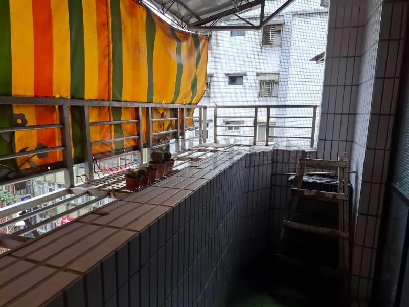 法院商圈臨路5樓房屋室內格局與周邊環境