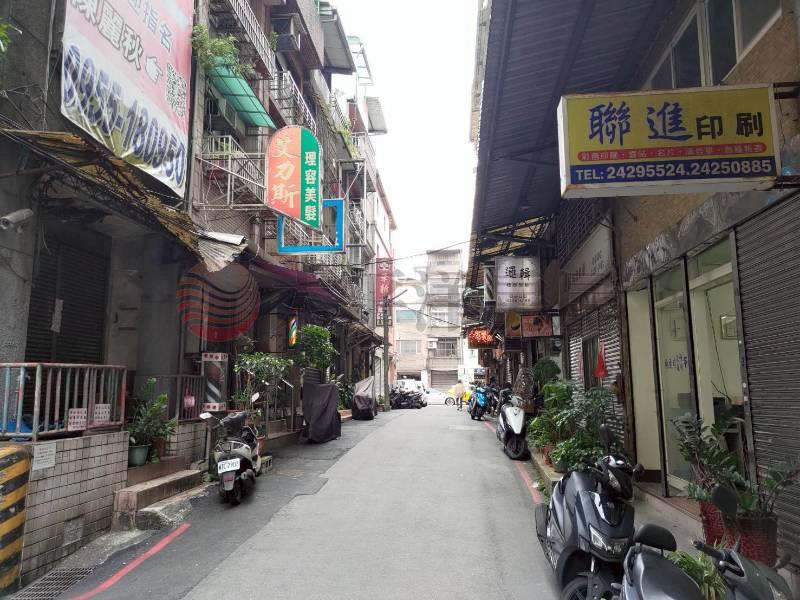 孝二路一樓住店房屋室內格局與周邊環境