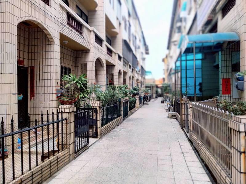 員林免千萬庭院式透天房屋室內格局與周邊環境