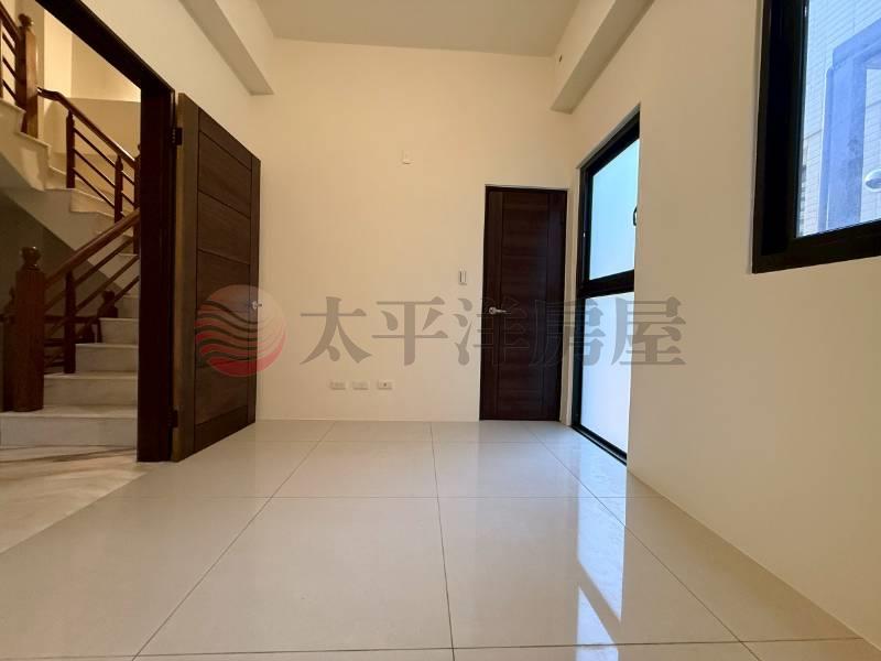 成功御墅電梯雙車傳家墅(A)房屋室內格局與周邊環境