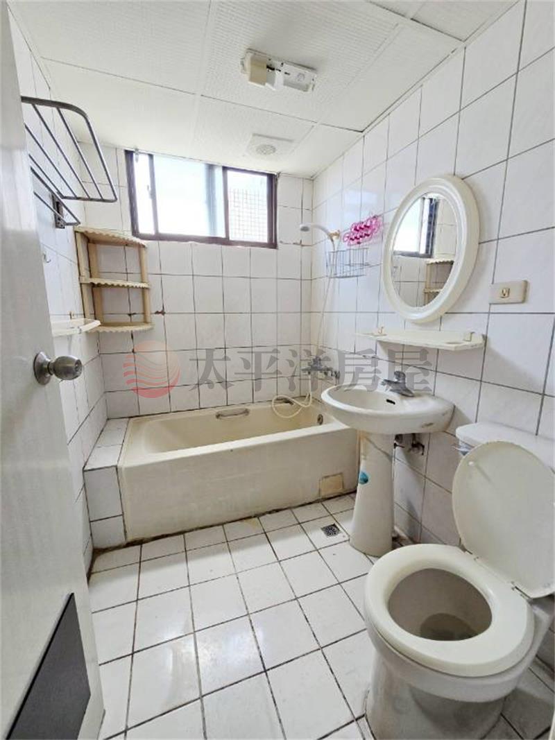 稅捐處高樓層四房華廈房屋室內格局與周邊環境