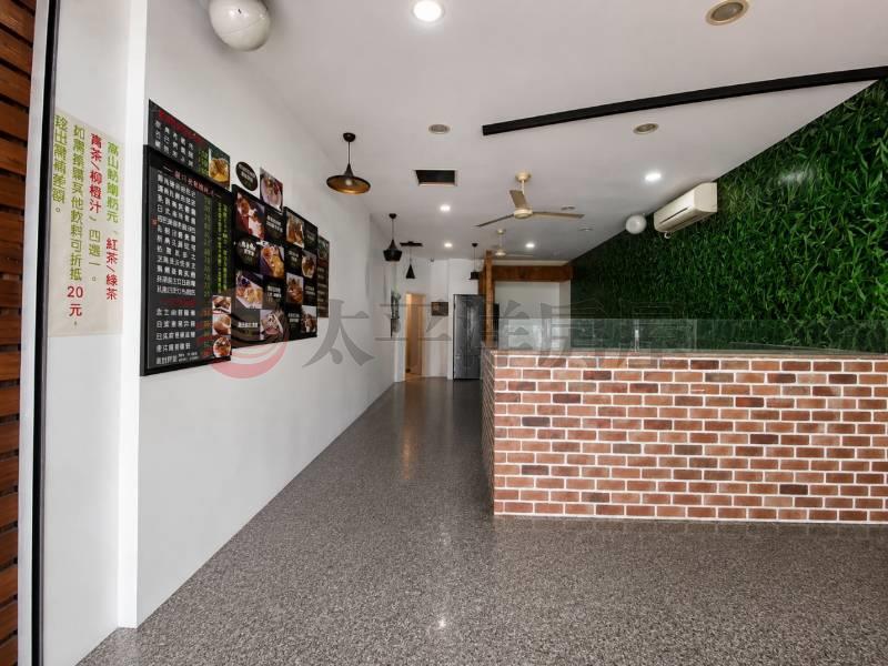 台中西區雙面臨路店面+套房房屋室內格局與周邊環境