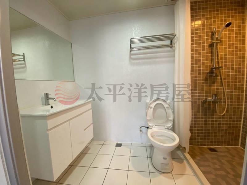 台中西區雙面臨路店面+套房房屋室內格局與周邊環境