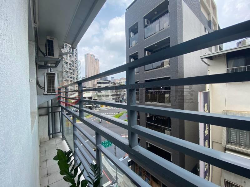 台中西區雙面臨路店面+套房房屋室內格局與周邊環境