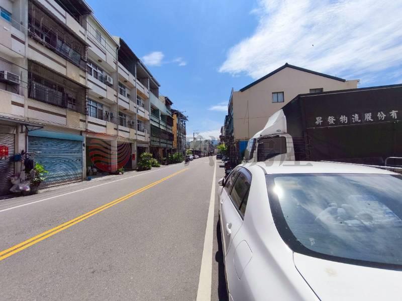 社頭市區雙面臨路建地房屋室內格局與周邊環境