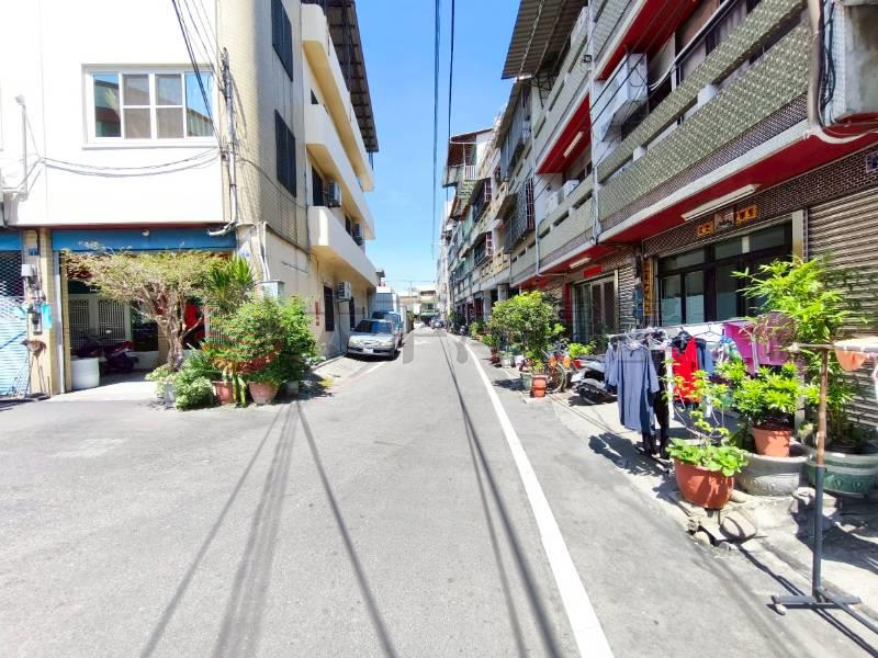社頭市區雙面臨路建地房屋室內格局與周邊環境