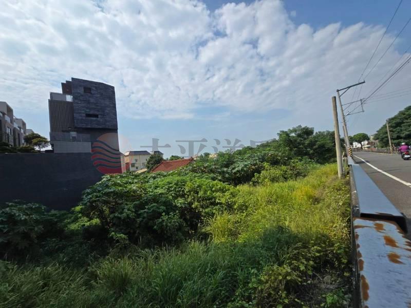 浮圳路旁大面寬田地房屋室內格局與周邊環境