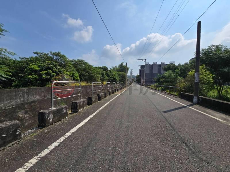 浮圳路旁大面寬田地房屋室內格局與周邊環境