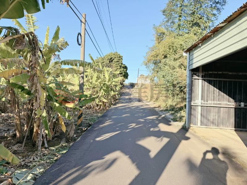 芬園大彰路旁雙面臨路建地房屋室內格局與周邊環境