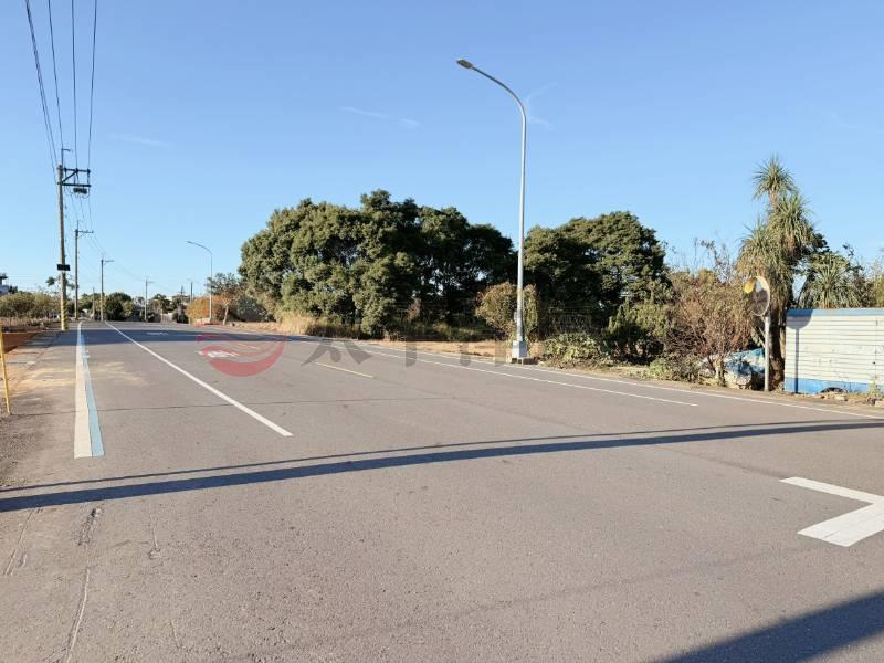 芬園大彰路旁雙面臨路建地房屋室內格局與周邊環境