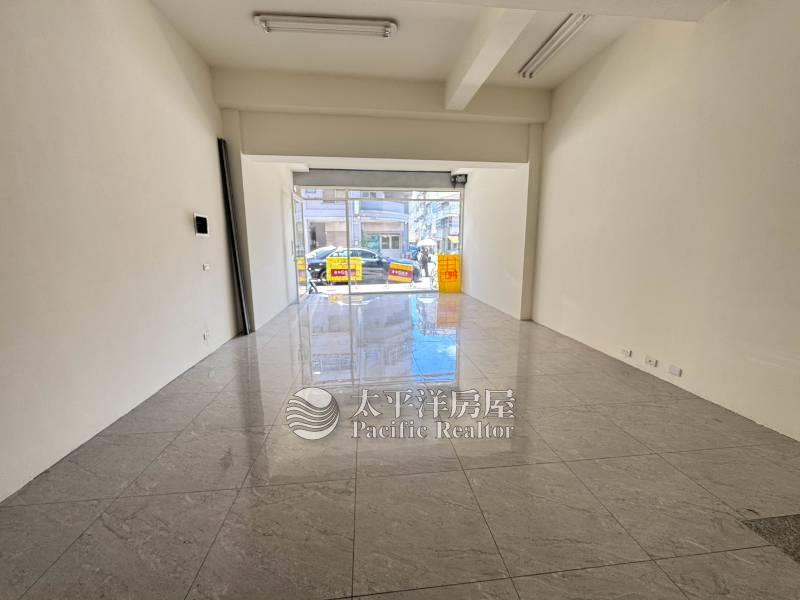 大樓價買透天|大里朝南透店房屋室內格局與周邊環境