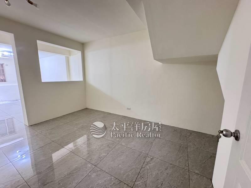 大樓價買透天|大里朝南透店房屋室內格局與周邊環境