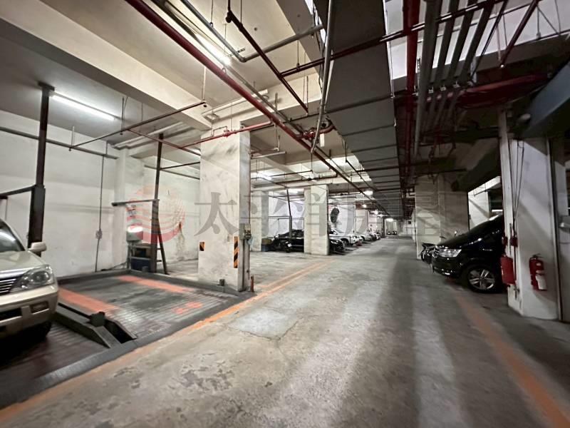 公園旁大三房休旅車位房屋室內格局與周邊環境