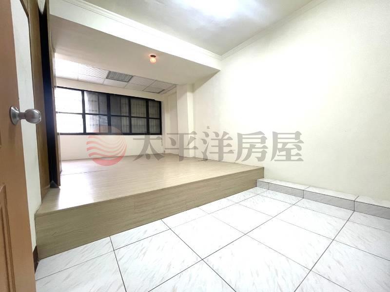 北屯松竹雙鐵共構臨路透天房屋室內格局與周邊環境