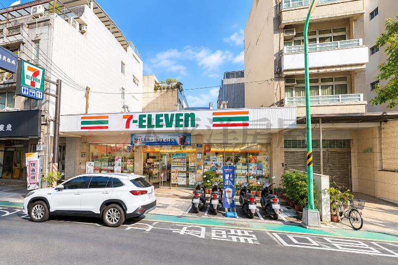 公所三角窗店套房屋室內格局與周邊環境