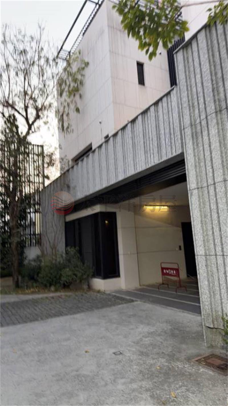 員林大熊藏鋒電梯別墅房屋室內格局與周邊環境