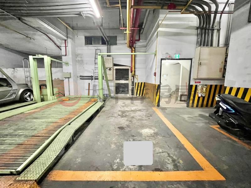 台中好市多平車大四房美華廈房屋室內格局與周邊環境