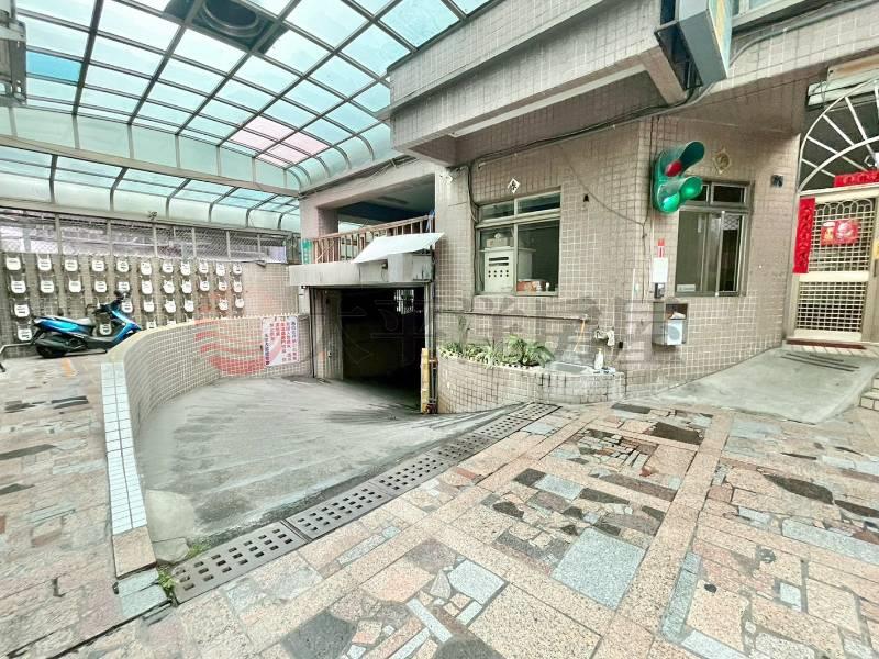 台中好市多平車大四房美華廈房屋室內格局與周邊環境