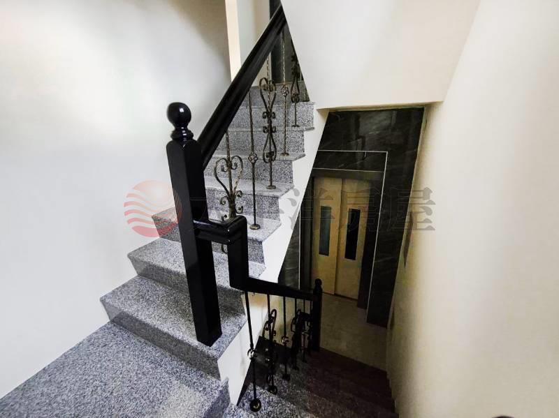 溪湖㊣商業區全新電梯金店面房屋室內格局與周邊環境