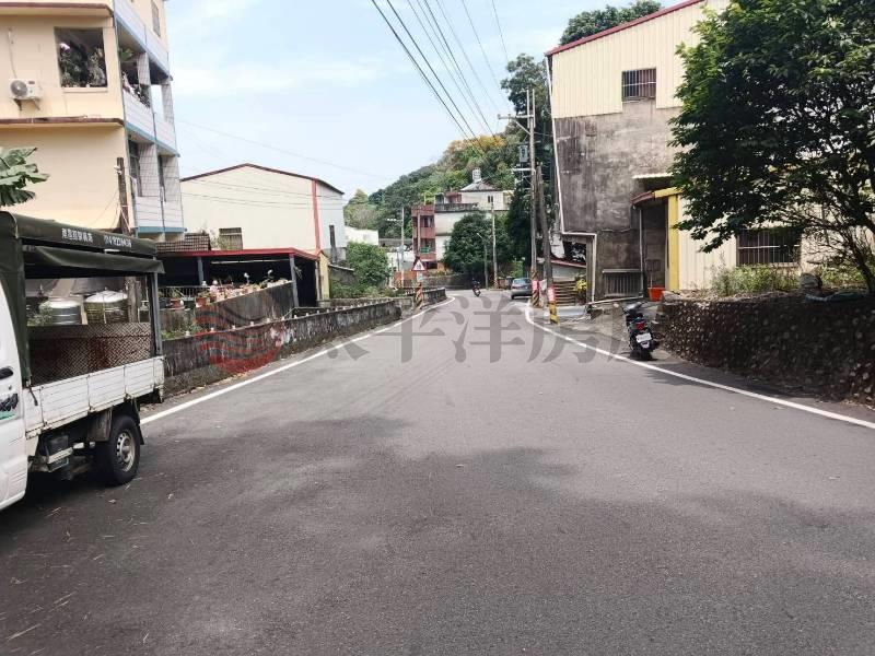 湖水櫻花旁建地房屋室內格局與周邊環境