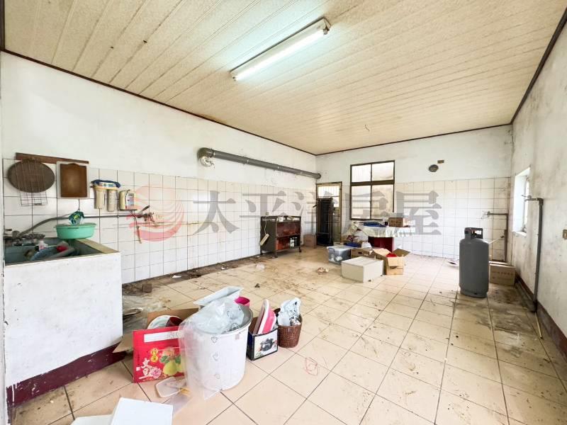 梧棲邊間大地坪透天房屋室內格局與周邊環境