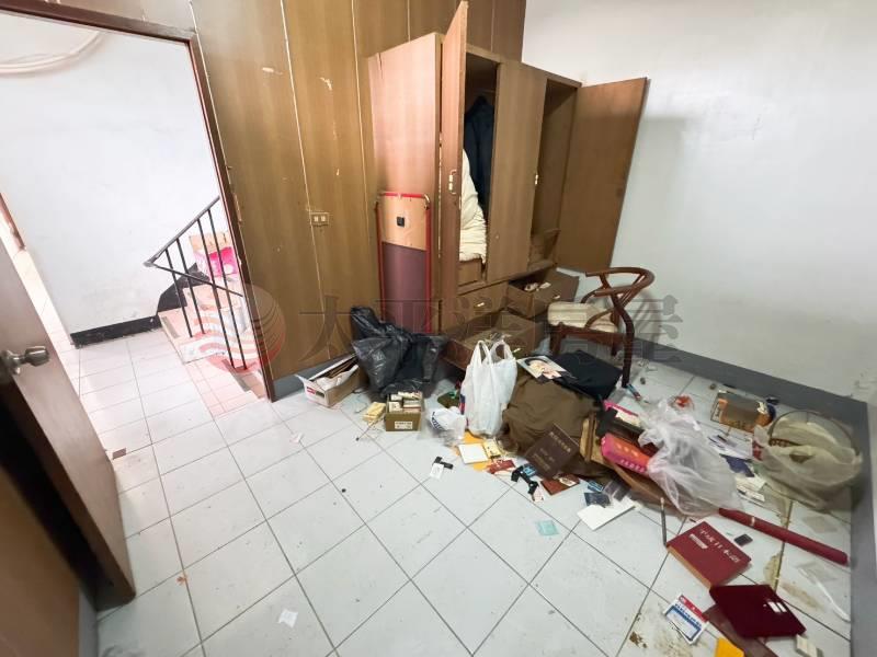 梧棲邊間大地坪透天房屋室內格局與周邊環境