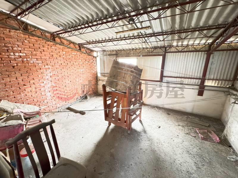 梧棲邊間大地坪透天房屋室內格局與周邊環境