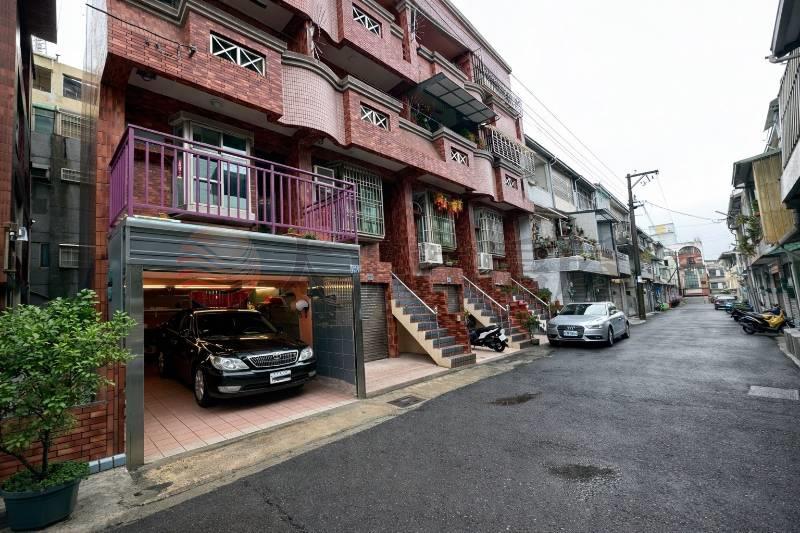 嘉義五房車庫美透天房屋室內格局與周邊環境