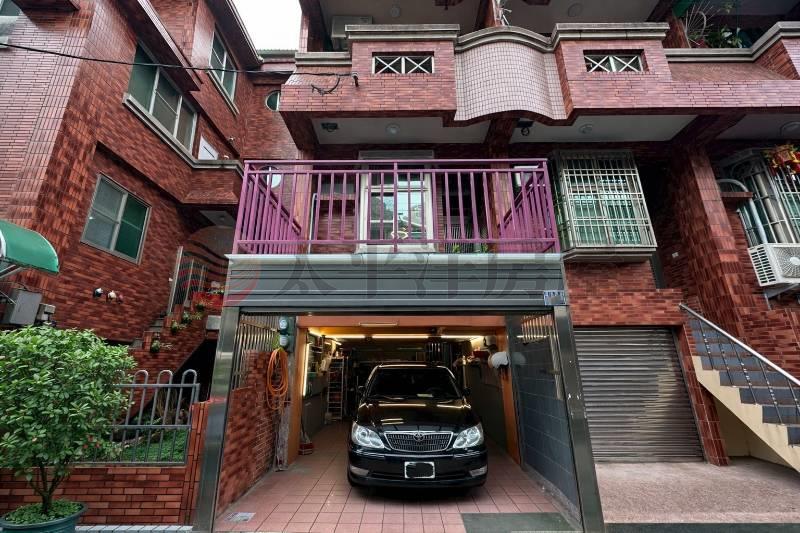 嘉義五房車庫美透天房屋室內格局與周邊環境