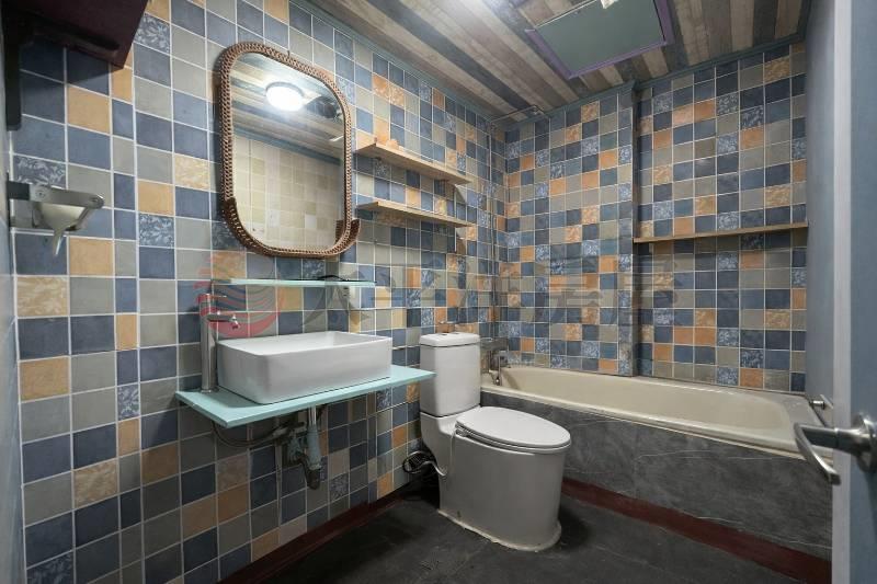 嘉義五房車庫美透天房屋室內格局與周邊環境