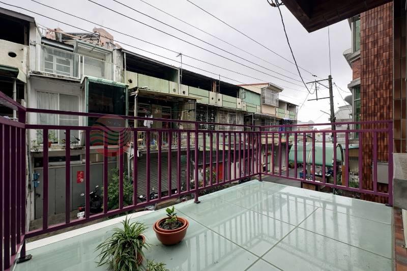 嘉義五房車庫美透天房屋室內格局與周邊環境