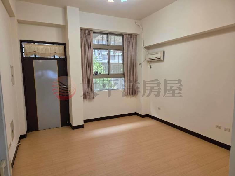 空中花園朝南別墅房屋室內格局與周邊環境