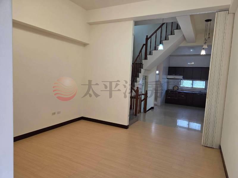 空中花園朝南別墅房屋室內格局與周邊環境