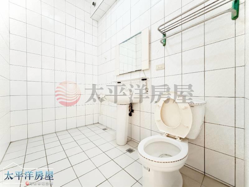 梧棲正中央路大四房臨路邊間透天房屋室內格局與周邊環境