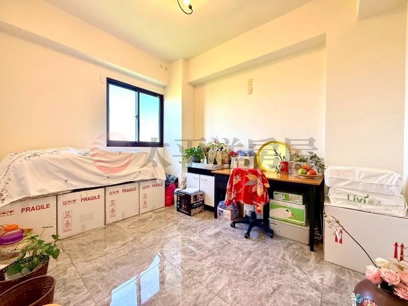 臨路輕齡精裝美別墅房屋室內格局與周邊環境