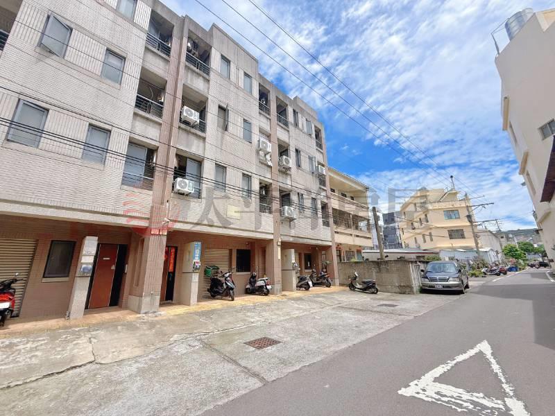 全聯旁臨路十套透天房屋室內格局與周邊環境