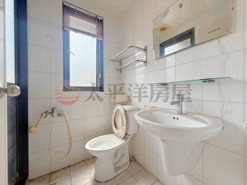 全聯旁臨路十套透天房屋室內格局與周邊環境
