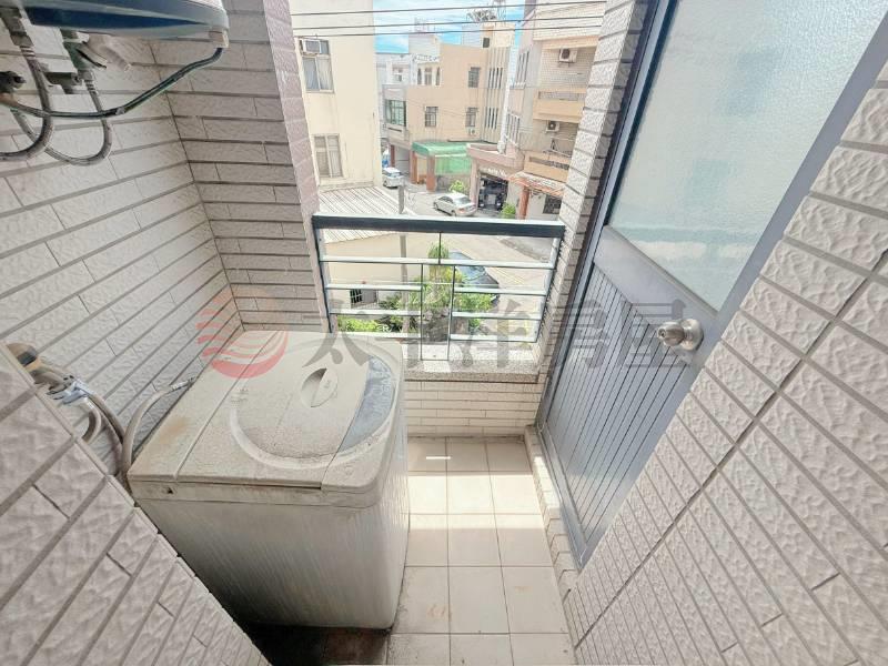 全聯旁臨路十套透天房屋室內格局與周邊環境