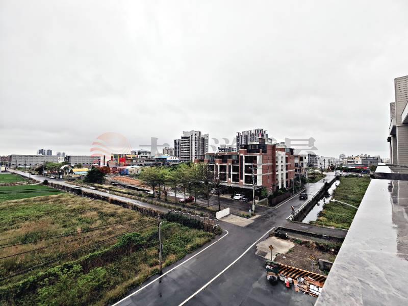 朝南大面寬全新臨路美墅房屋室內格局與周邊環境