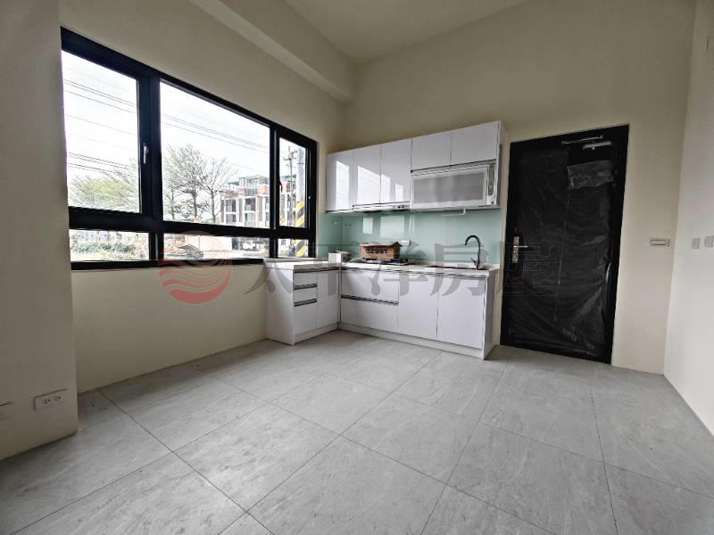 朝南邊間大面寬全新臨路美墅房屋室內格局與周邊環境