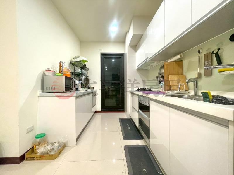 富宇境｜質感7米面寬雙車美墅房屋室內格局與周邊環境