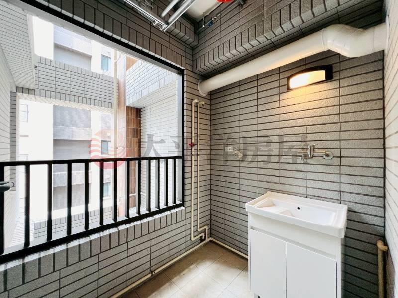 市鎮之櫻朝南次頂樓三房平車房屋室內格局與周邊環境