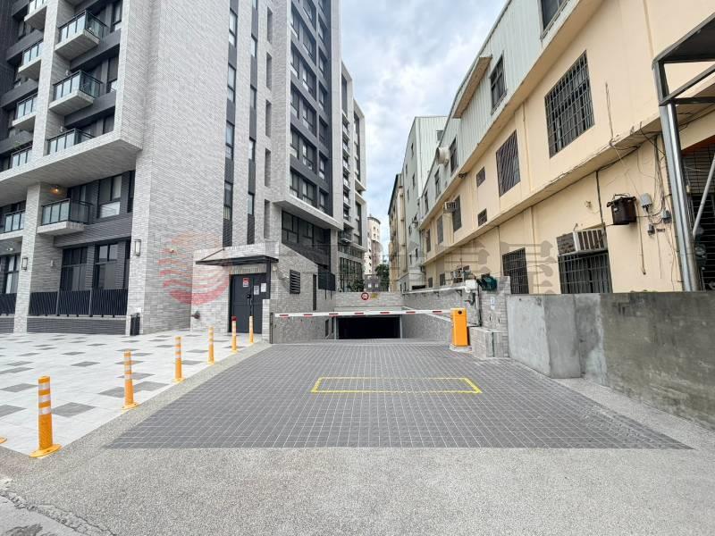 正中華路美兩房平車房屋室內格局與周邊環境