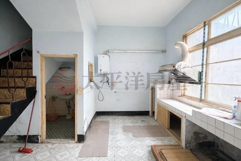 秒殺家樂福大地坪透天房屋室內格局與周邊環境