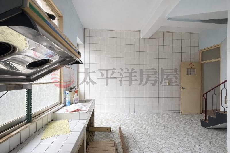 秒殺家樂福大地坪透天房屋室內格局與周邊環境